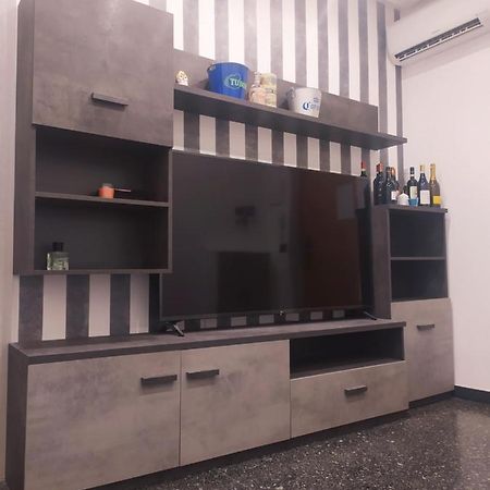 Ad Un Passo Dal Mare Apartman Savona Kültér fotó