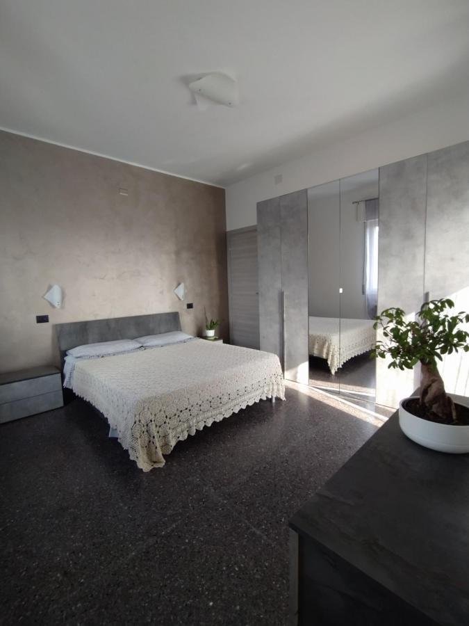 Ad Un Passo Dal Mare Apartman Savona Kültér fotó
