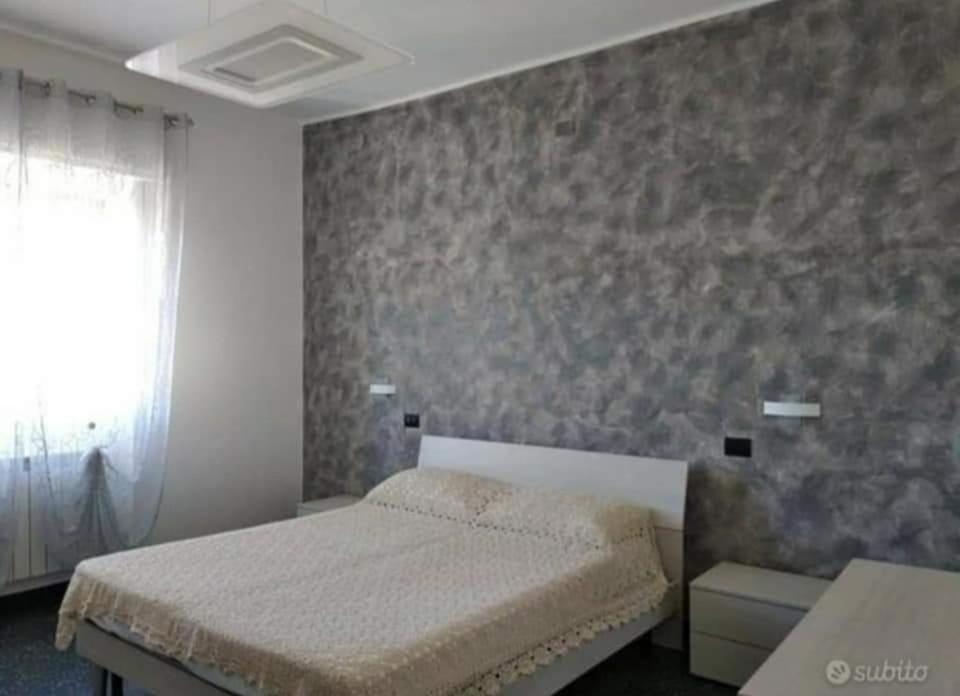 Ad Un Passo Dal Mare Apartman Savona Kültér fotó