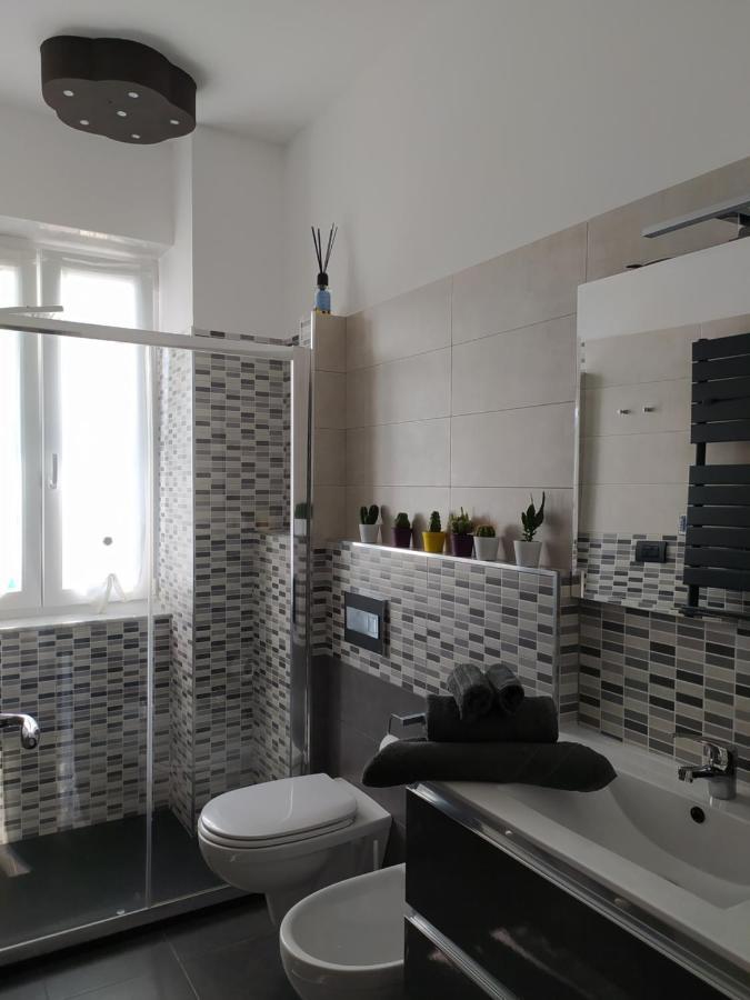 Ad Un Passo Dal Mare Apartman Savona Kültér fotó