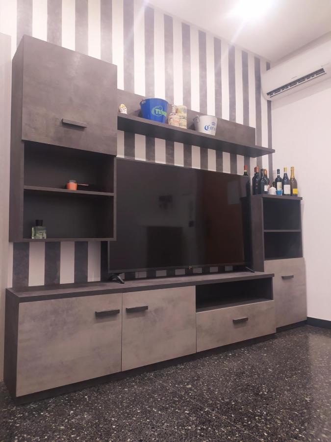Ad Un Passo Dal Mare Apartman Savona Kültér fotó